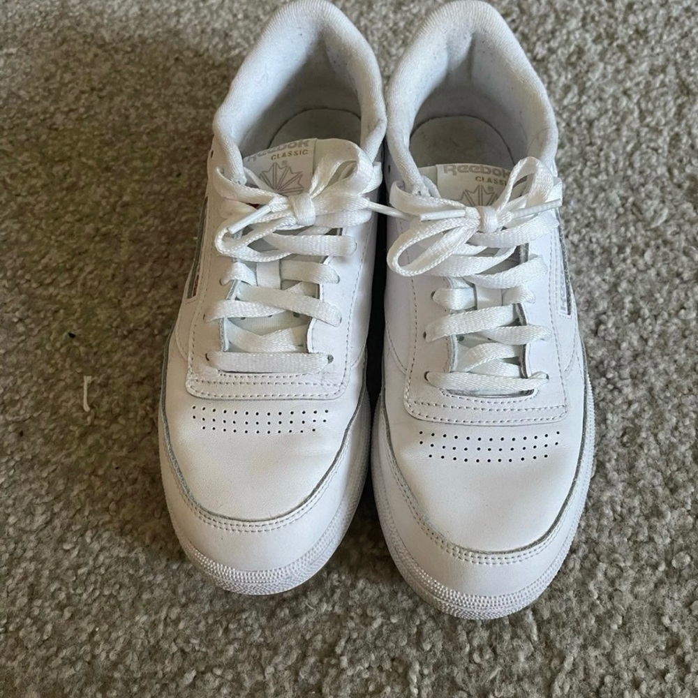 Women’s white Reebok Club C white/gummy bottom